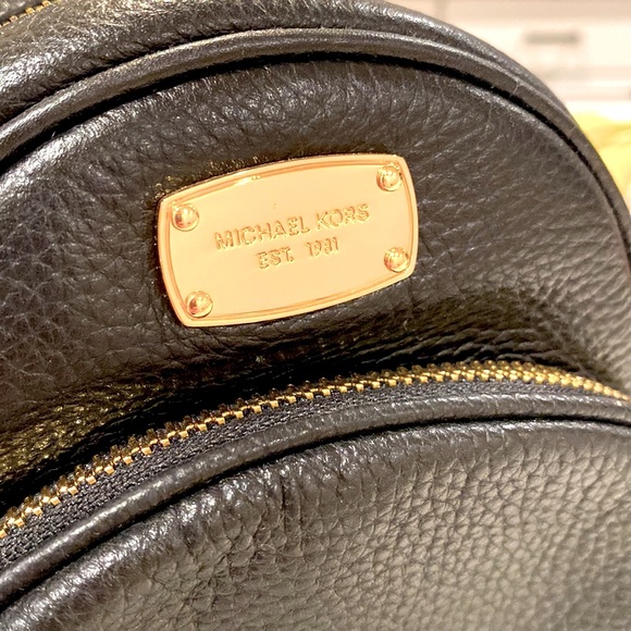 Michael KORS XS Black Leather Backpack - Picture 5 of 12